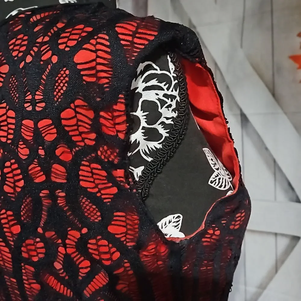 Connected Apparel 🦊 Sleeveless Red Midi Length Dress w Black Lace Overlay sz 8